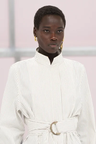 Look 15